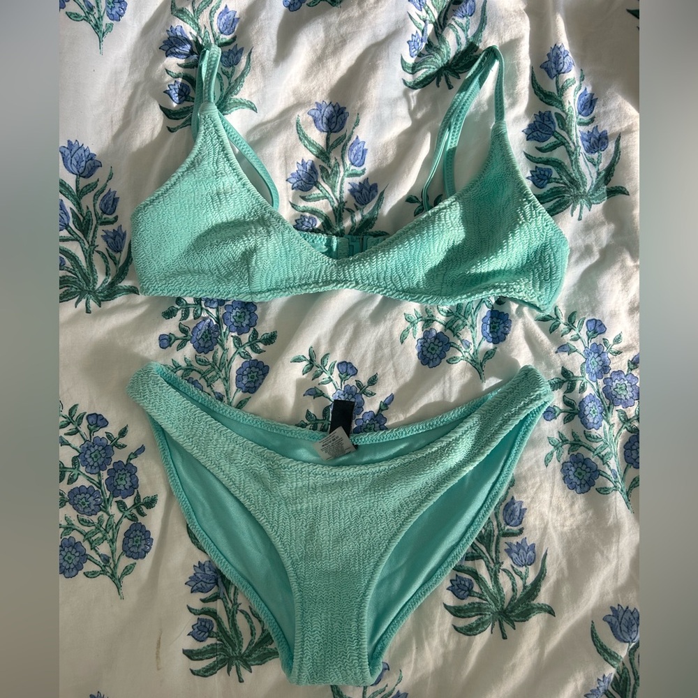 Triangl scoop neck bikini